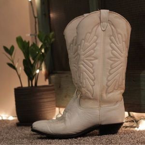 •vintage af• white leather boots
